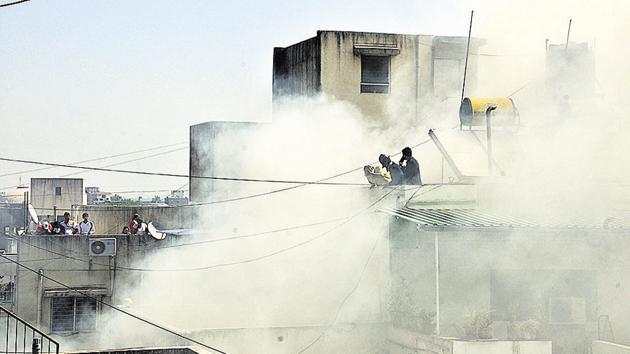 The blaze broke out at 7.30 am in Joshi Sankul, near Prabhat Talkies in Shaniwar peth. The residents alerted the control room at 8.18am. (HT PHOTO) The blaze broke out at 7.30 am in Joshi Sankul, near Prabhat Talkies in Shaniwar peth. The residents alerted the control room at 8.18am. (HT PHOTO)