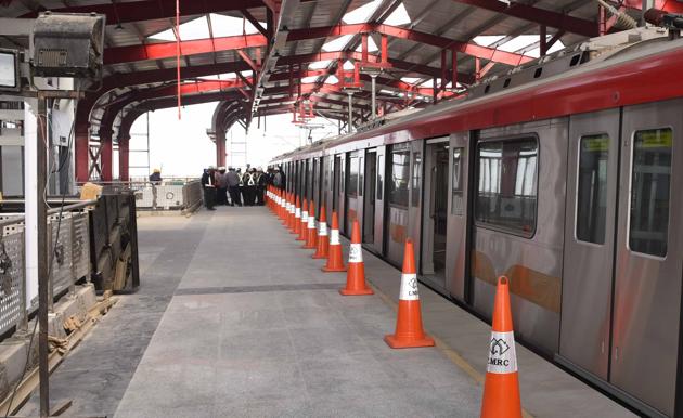 Metro has become the transport of the classes but LMRC has failed to reach out to the masses. (Subhankar Chakraborty/HT PHOTO) Metro has become the transport of the classes but LMRC has failed to reach out to the masses. (Subhankar Chakraborty/HT PHOTO)