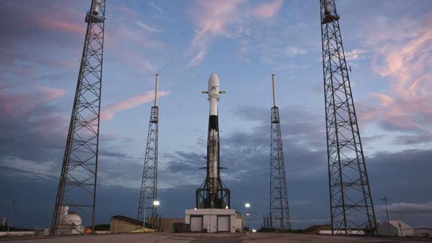 Falcon 9, a day before the scheduled launch of 60 Starlink satellites from Space Launch Complex 40 at Cape Canaveral Air Force Station in Cape Canaveral, Florida. (Handout / SPACEX / AFP) Falcon 9, a day before the scheduled launch of 60 Starlink satellites from Space Launch Complex 40 at Cape Canaveral Air Force Station in Cape Canaveral, Florida. (Handout / SPACEX / AFP)