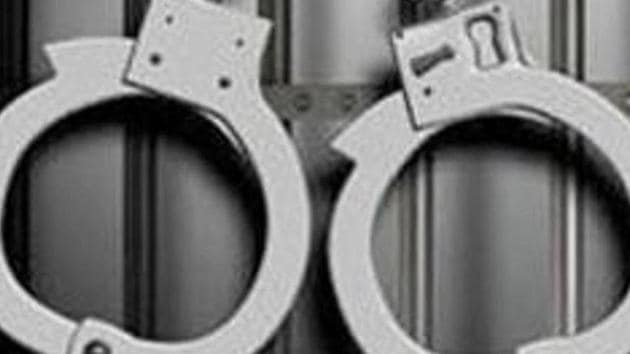 Inspector of Kotwali Dehat, Rajnath Singh, said the police have registered an attempt to murder case and arrested the four accused identified as Imran, Ramzan, Nizamudeen and Tufail on Tuesday night.