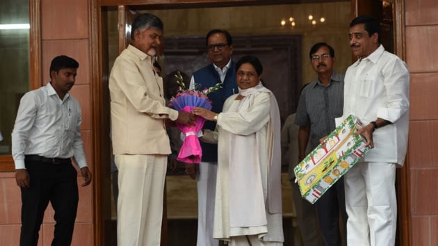 Chandrababu Naidu met BSP chief Mayawati at her house in Lucknow on Saturday,18th May 2019. (HT Photo/Subhankar Chakraborty)