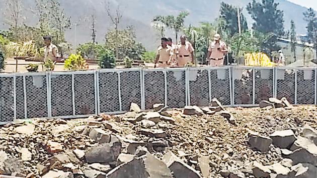 After farmers threatened to commit suicide, the State Reserve Police Force (SRPF), cordoned off the Bhama Askhed dam on Friday. The PMC began the work on the pipeline project. (HT/PHOTO) After farmers threatened to commit suicide, the State Reserve Police Force (SRPF), cordoned off the Bhama Askhed dam on Friday. The PMC began the work on the pipeline project. (HT/PHOTO)