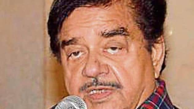 Film star and Congress candidate from Patna Sahib Lok Sabha Shatrughan Sinha is addressing a press conference in Patna(HTPhoto)