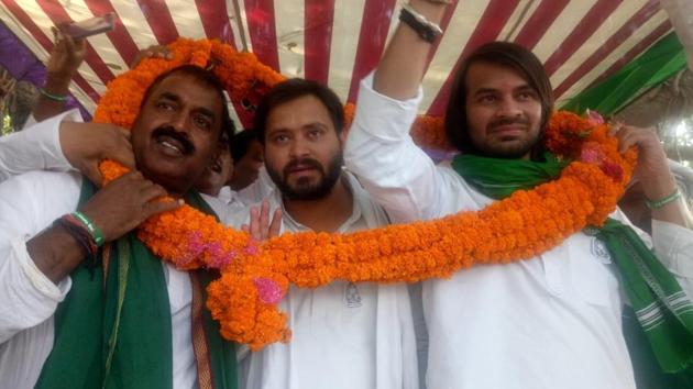 RJD leaders Tejashwi Yadav and Tej Pratap during an election campaign rally for the Lok Sabha polls, Danapur (Santosh Kumar/ HT) RJD leaders Tejashwi Yadav and Tej Pratap during an election campaign rally for the Lok Sabha polls, Danapur (Santosh Kumar/ HT)