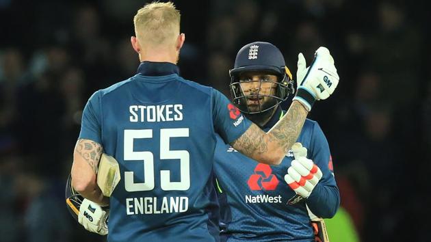England's Ben Stokes (L) and England's Adil Rashid celebrate as England beat Pakistan by three wickets.(AFP)