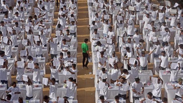 400 boys attempt the largest laundry lesson for Guinness World Records at St. Stanislaus Ground in Mumbai, Maharashtra. (Satyabrata Tripathy / HT Photo) 400 boys attempt the largest laundry lesson for Guinness World Records at St. Stanislaus Ground in Mumbai, Maharashtra. (Satyabrata Tripathy / HT Photo)