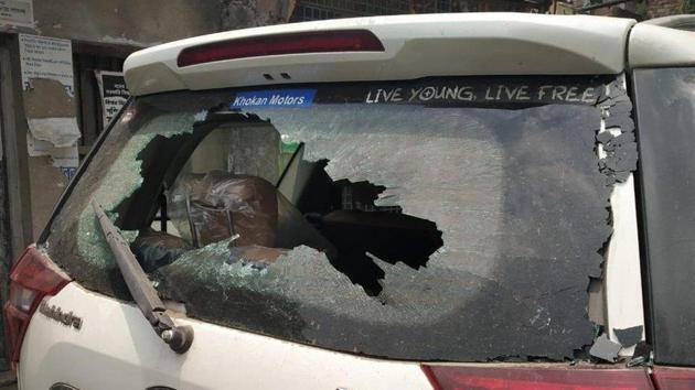 Seen here is the damaged car of Nilanjan Roy, BJP candidate for Diamond Harbour Lok Sabha constituency, in Dongra area of the constituency.(ANI Photo) Seen here is the damaged car of Nilanjan Roy, BJP candidate for Diamond Harbour Lok Sabha constituency, in Dongra area of the constituency.(ANI Photo)