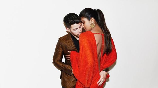 Priyanka Chopra and Nick Jonas took out time to cuddle at the Vanity Fair party.