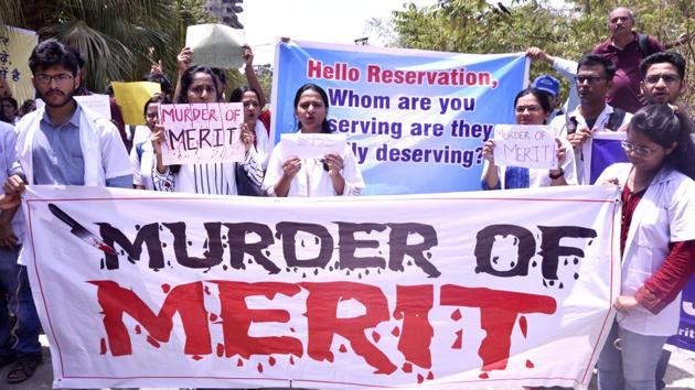 Following the government’s decision to issue an ordinance, medical students belonging to open category held a protest at Carter Road, Bandra, on Saturday. (Anshuman Poyrekar/HT Photo) Following the government’s decision to issue an ordinance, medical students belonging to open category held a protest at Carter Road, Bandra, on Saturday. (Anshuman Poyrekar/HT Photo)