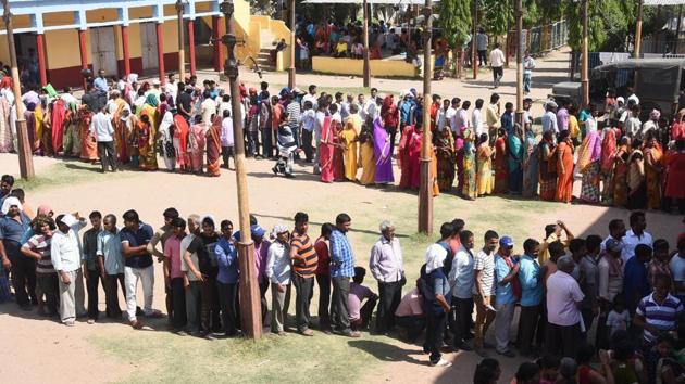 Voters stand in queues to cast their votes during the last phase of Lok Sabha elections. (Photo by Santosh Kumar / Hindustan Times)
