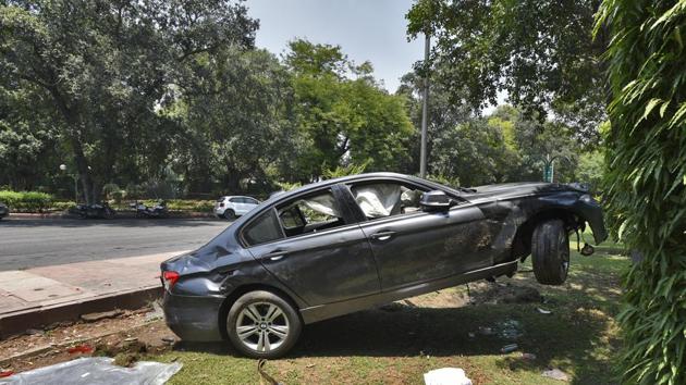 The damaged BMW car that smashed into the cemented poles and landed inside the roundabout park, at Akbar road near Motilal Nehru Marg on Saturday night, in New Delhi, on Sunday, May 19, 2019.(Burhaan Kinu/HT PHOTO)