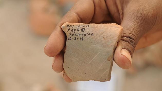 Bhattacharyya said Kunal had demonstrated pits that were unique. “Kunal has both residential and industrial areas. The central area of the mound has a residential pattern and pit dwellings can be found there. From these pit dwellings, we can draw different conclusions. A round and rectangular post hole could suggest different things,” she explained. (Parveen Kumar / HT Photo) Bhattacharyya said Kunal had demonstrated pits that were unique. “Kunal has both residential and industrial areas. The central area of the mound has a residential pattern and pit dwellings can be found there. From these pit dwellings, we can draw different conclusions. A round and rectangular post hole could suggest different things,” she explained. (Parveen Kumar / HT Photo)