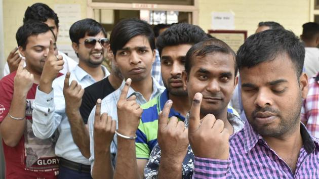 Visually impaired voters at a polling booth in Amritsar on Sunday, May 19, 2019, during the last phase of Lok Sabha elections. (HT Photo) Visually impaired voters at a polling booth in Amritsar on Sunday, May 19, 2019, during the last phase of Lok Sabha elections. (HT Photo)