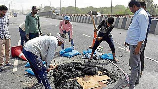 On Monday, the NHAI project director wrote to the Gururgam traffic police requesting that the movement of heavy vehicles should not be allowed on the flyover in view of the suggestions made by the expert committee. (HTPhoto) On Monday, the NHAI project director wrote to the Gururgam traffic police requesting that the movement of heavy vehicles should not be allowed on the flyover in view of the suggestions made by the expert committee. (HTPhoto)