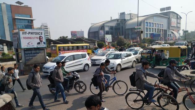 Around 1.50 lakh students from all over the country come to Kota to take coaching for medical and engineering entrance examinations. (HT)