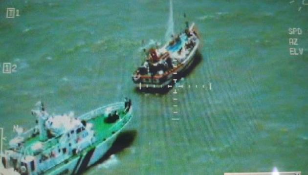 Pak fishing boat carrying contraband was caught(Coast Guard)