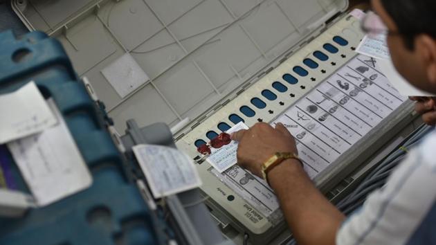The security personnel from CRPF and India Reserve Battalion who were outnumbered didn’t fire in retaliation. The polling team returned to the district headquarters.(Arijit Sen/HT Photo)