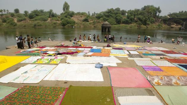 The three-km stretch of river Krishna, which covers six villages in Sangli district, has 65 crocodiles. Worried about their safety, residents of Bhilewadi never visit this ghat alone, ensuring they are in a group of 10-12. (Anshuman Poyrekar / HT Photo) The three-km stretch of river Krishna, which covers six villages in Sangli district, has 65 crocodiles. Worried about their safety, residents of Bhilewadi never visit this ghat alone, ensuring they are in a group of 10-12. (Anshuman Poyrekar / HT Photo)