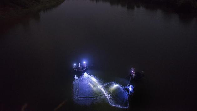 After the warning, the fishing community along the river fishes only at night, using high-intensity lights and large circular boats aligned with metal at the base. (Anshuman Poyrekar / HT Photo) After the warning, the fishing community along the river fishes only at night, using high-intensity lights and large circular boats aligned with metal at the base. (Anshuman Poyrekar / HT Photo)