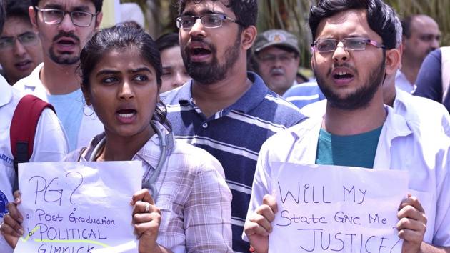 Medical aspirants from the open category protest against the Maratha quota at Carter Road in Mumbai. (Anshuman Poyrekar/HT Photo) Medical aspirants from the open category protest against the Maratha quota at Carter Road in Mumbai. (Anshuman Poyrekar/HT Photo)