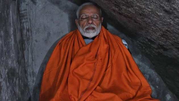 Wrapped in a saffron robe, Modi had meditated there for nearly 17 hours. His photos have gone viral on the social media.(HT Photo)