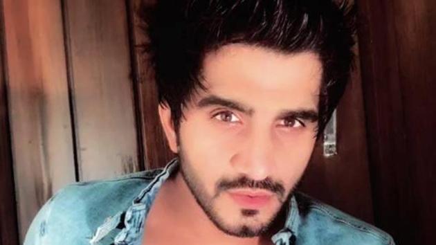 A 27-year-old gym trainer, who was active on social media app TikTok, was shot dead by three men at a shop in outer Delhi’s Najafgarh on Tuesday evening(Mohit Mor/Facebook) A 27-year-old gym trainer, who was active on social media app TikTok, was shot dead by three men at a shop in outer Delhi’s Najafgarh on Tuesday evening(Mohit Mor/Facebook)
