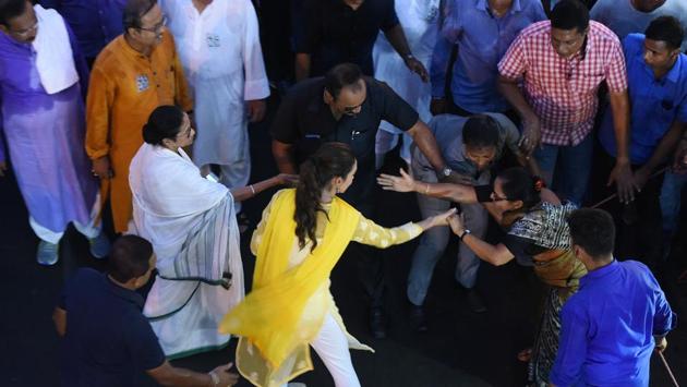 West Bengal Chief Minister Mamata Banerjee vehemently opposed the Bharatiya Janata Party (BJP) during her election campaign. After clashes between TMC and BJP workers during BJP President Amit Shah’s road show, a bust of Ishwar Chandra Vidyasagar was vandalised in Kolkata. In this charged environment, Banerjee led took her campaign to the city’s roads, during which a supporter attempted to greet ‘Didi’. (Arijit Sen / HT Photo) West Bengal Chief Minister Mamata Banerjee vehemently opposed the Bharatiya Janata Party (BJP) during her election campaign. After clashes between TMC and BJP workers during BJP President Amit Shah’s road show, a bust of Ishwar Chandra Vidyasagar was vandalised in Kolkata. In this charged environment, Banerjee led took her campaign to the city’s roads, during which a supporter attempted to greet ‘Didi’. (Arijit Sen / HT Photo)
