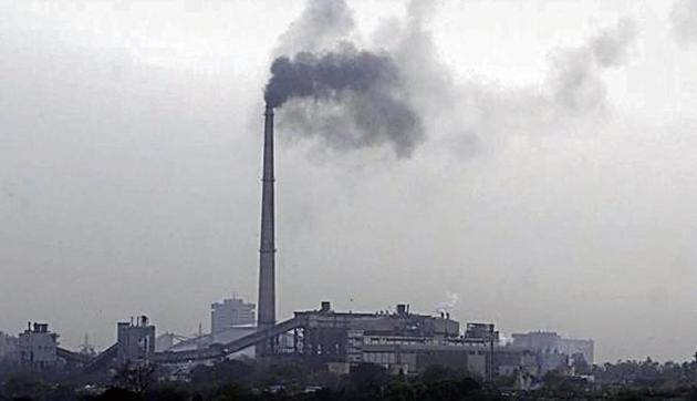 The Delhi Pollution Control Committee (DPCC) is developing a mechanism to help it determine the extent of damage caused by a polluter – be it an industrial unit, a hospital or a restaurant – and fix the penalty accordingly.(Mohd Zakir/ HT file photo)
