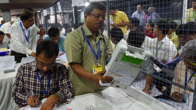 Final results may be delayed by a few hours due to an EVM and VVPAT cross-check. Officials of the Election Commission will count the votes cast across one million booths in all the 543 parliamentary seats spread across the country. The Election Commission’s guidelines say if there is any discrepancy in the vote count between EVMs and VVPATs, then the paper trail will prevail. (Satish Bate / HT Photo ) Final results may be delayed by a few hours due to an EVM and VVPAT cross-check. Officials of the Election Commission will count the votes cast across one million booths in all the 543 parliamentary seats spread across the country. The Election Commission’s guidelines say if there is any discrepancy in the vote count between EVMs and VVPATs, then the paper trail will prevail. (Satish Bate / HT Photo )