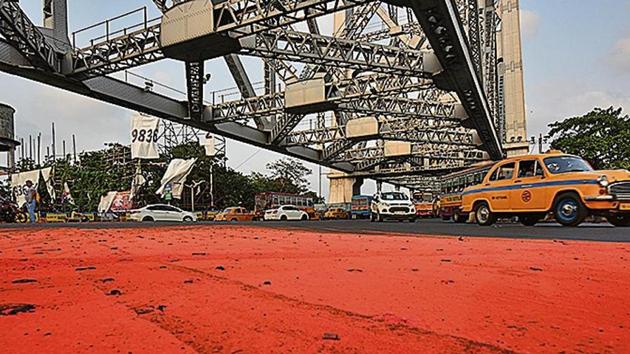 A saffron-smeared road can be seen in Kolkata as BJP supporters celebrate on Thursday.(Arijit Sen/HT Photo)