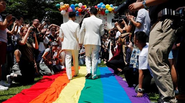 Taiwan Makes History With Asias First Legal Gay Weddings World News 