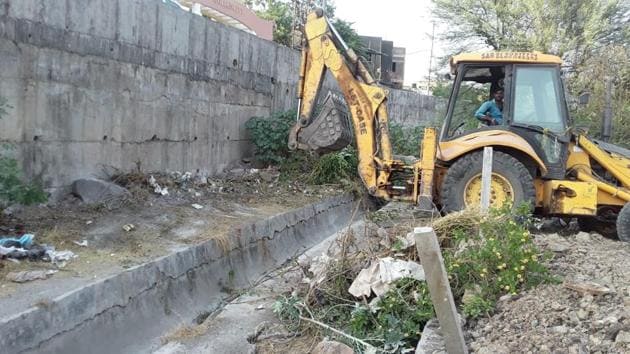 The Pune Municipal Corporation has begun its pre-monsoon cleaning on May 21, clearing stormwater drainage lines and nullahs.(HT PHOTO)