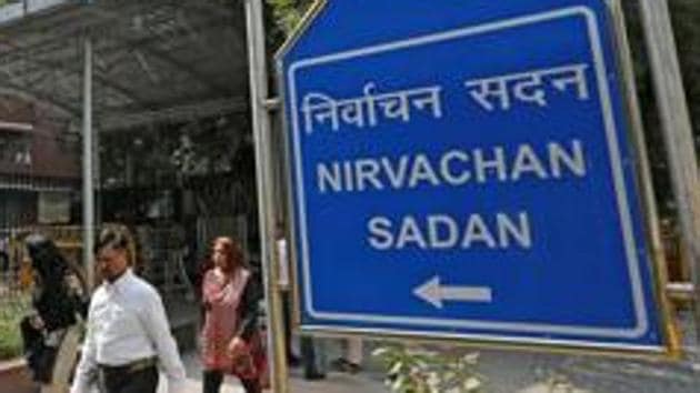 FILE PHOTO: People walk past the Election Commission of India office building in New Delhi, India March 11, 2019. REUTERS/Adnan Abidi/File Photo((REUTERS/ File photo))