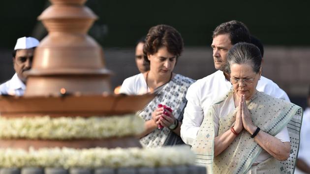 Congress leader Sonia Gandhi, Party President Rahul Gandhi and General Secretary Priyanka Gandhi Vadra pay tribute to late Prime Minister Rajiv Gandhi on his 28th death anniversary at Veer Bhoomi in New Delhi. (Ajay Aggarwal / HT Photo) Congress leader Sonia Gandhi, Party President Rahul Gandhi and General Secretary Priyanka Gandhi Vadra pay tribute to late Prime Minister Rajiv Gandhi on his 28th death anniversary at Veer Bhoomi in New Delhi. (Ajay Aggarwal / HT Photo)