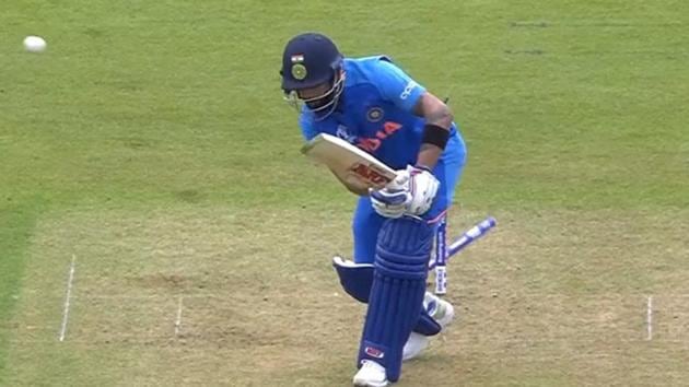 Virat Kohli got bowled by a Colin de Grandhomme in-swinger in India vs New Zealand warm-up match ahead of ICC World Cup 2019.(Screen Grab) Virat Kohli got bowled by a Colin de Grandhomme in-swinger in India vs New Zealand warm-up match ahead of ICC World Cup 2019.(Screen Grab)