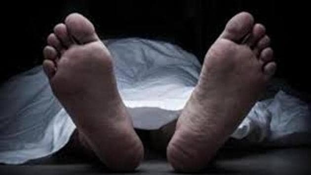 When the police entered Padihari’s home, they found Suman’s dead body and Padihari lying next to her, unconscious. When the police entered Padihari’s home, they found Suman’s dead body and Padihari lying next to her, unconscious.