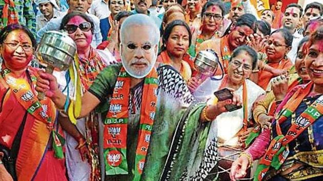 BJP women workers celebrating during the Lok Sabha election result in Patna(A P Dube/ Hindustan Times)