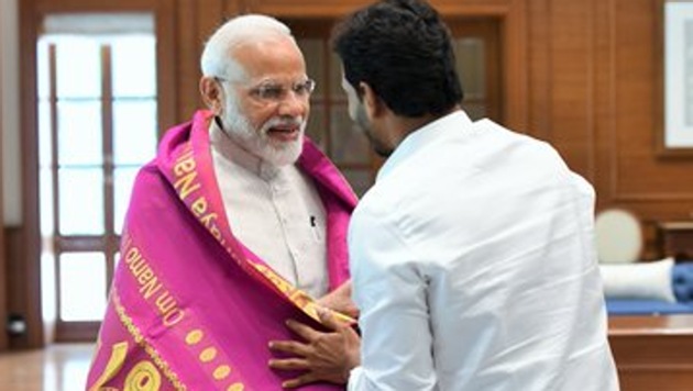 Andhra Pradesh chief minister-designate meeting Prime Minister Narendra Modi in New Delhi on Sunday.(ANI)