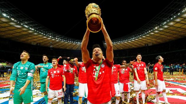 DFB Cup - Final - RB Leipzig v Bayern Munich - Olympiastadion, Berlin, Germany - May 25, 2019 Bayern Munich's Robert Lewandowski and team mates celebrate winning the final with the DFB cup.(REUTERS) DFB Cup - Final - RB Leipzig v Bayern Munich - Olympiastadion, Berlin, Germany - May 25, 2019 Bayern Munich's Robert Lewandowski and team mates celebrate winning the final with the DFB cup.(REUTERS)