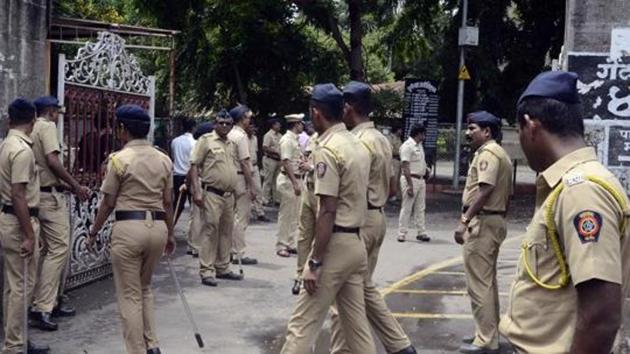 A lawyer and a right-wing activist arrested for allegedly helping in destruction of evidence in the Narendra Dabholkar murder case were sent to CBI custody till June 1 on Sunday.(HT Photo)