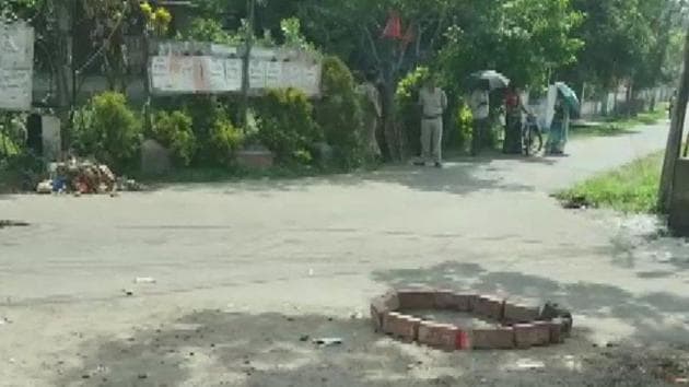 A BJP worker was shot dead by unidentified assailants on Sunday night in Bhatapara of North 24 Parganas district in West Bengal.(ANI Photo) A BJP worker was shot dead by unidentified assailants on Sunday night in Bhatapara of North 24 Parganas district in West Bengal.(ANI Photo)