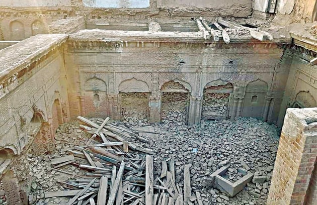 A group of locals in Pakistan’s Narowal partially demolished a four-storey centuries-old Guru Nanak palace(Dawn.com) A group of locals in Pakistan’s Narowal partially demolished a four-storey centuries-old Guru Nanak palace(Dawn.com)