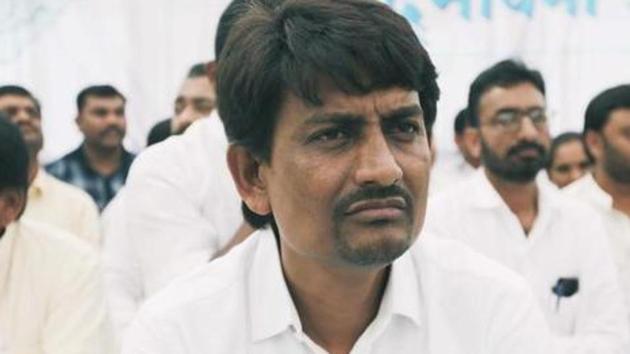 Gujarat OBC leader Alpesh Thakor Monday met deputy chief minister Nitin Patel.(Siddharaj Solanki/ Hindustan Times)