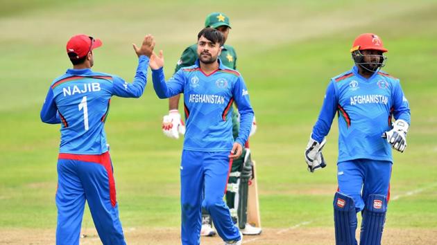 Afghanistan's Rashid Khan (C) celebrates with Afghanistan's Najibullah Zadran (L) after taking the wicket of Pakistan's captain Sarfaraz Ahmed for 13 during the 2019 Cricket World Cup warm up match between Pakistan and Afghanistan at Bristol County Ground in Bristol, southwest England, on May 24, 2019(AFP)