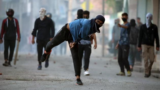 A man throws stones during protests against the killing of militant commander Zakir Musa in Srinagar May 25, 2019.(REUTERS)