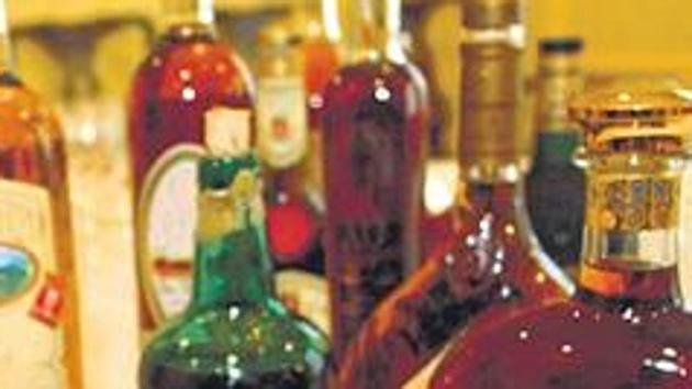 Vendors opposing the government’s move said that the liquor ban has resulted in huge losses to their business.(HT File Photo/Representative Image)