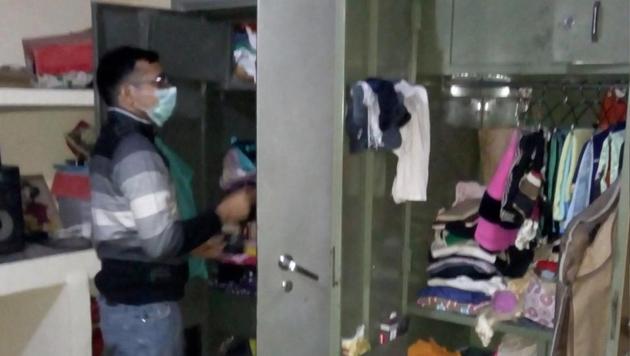 Unidentified thieves broke into a house at an upscale locality in Sector 51 and decamped with cash, jewellery, silver utensils and coins while its occupants were out of station (HT Photo) Unidentified thieves broke into a house at an upscale locality in Sector 51 and decamped with cash, jewellery, silver utensils and coins while its occupants were out of station (HT Photo)