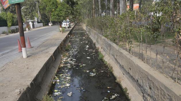 A month before the expected arrival of the monsoon winds, chief minister Manohar Lal Khattar gave his approval to a ‘comprehensive drainage plan’ for the city(Photo by Sakib Ali / Hindustan Times) A month before the expected arrival of the monsoon winds, chief minister Manohar Lal Khattar gave his approval to a ‘comprehensive drainage plan’ for the city(Photo by Sakib Ali / Hindustan Times)