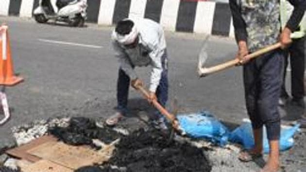 Gurugram, India-May 08, 2019: Workers repair a damaged portion of Hero Honda chowk flyover, at National Highway-48, near sector-34, in Gurugram, India, on Wednesday, May 8, 2019. (Photo by Yogesh Kumar/Hindustan Times)