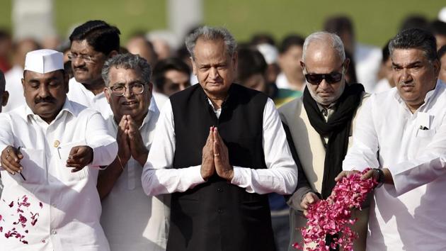 Rajasthan chief minister Ashok Gehlot and other leaders pay tribute to India's first Prime Minister Jawaharlal Nehru on his 55th death anniversary, at his memorial Shanti Van in New Delhi, Monday, May 27, 2019.(PTI)